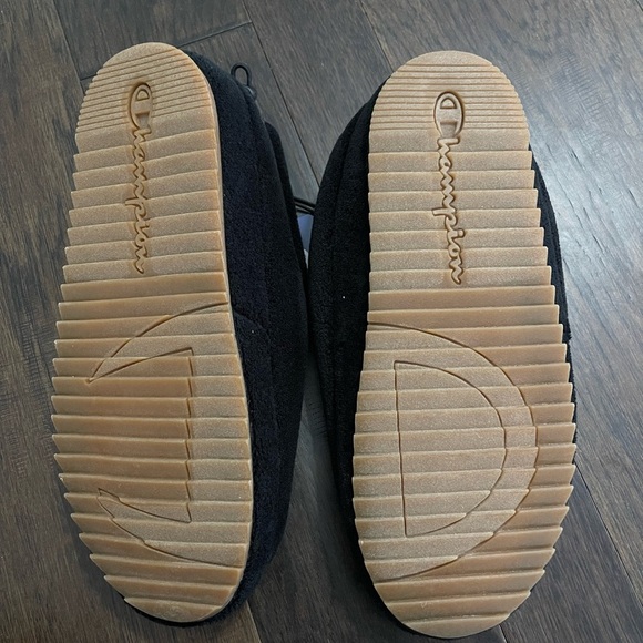 NWT Champion Men’s Slippers size 11 - Picture 4 of 4